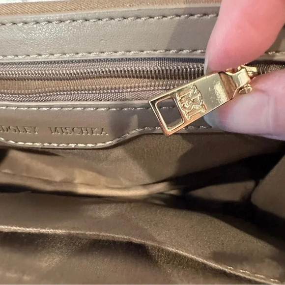 Badgley Mischka Quilted Crossbody Shoulder Gold Chain Buckle Taupe Bag - Picture 8 of 16